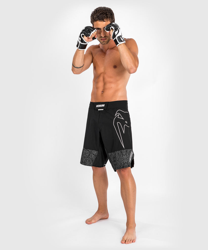 MMA shorts Venum Fightshorts Light 4.0 Black White photo