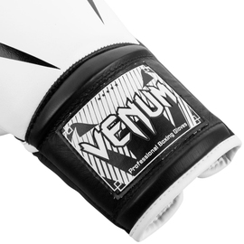 Боксерские перчатки Venum Giant 2.0 Pro Boxing Gloves With Laces White Black, Фото № 3
