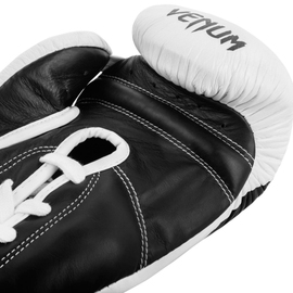 Боксерские перчатки Venum Giant 2.0 Pro Boxing Gloves With Laces White Black, Фото № 4